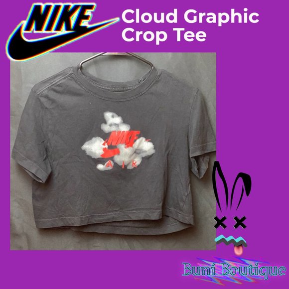 ❌SOLD❌Nike graphic crop top - Picture 2 of 5